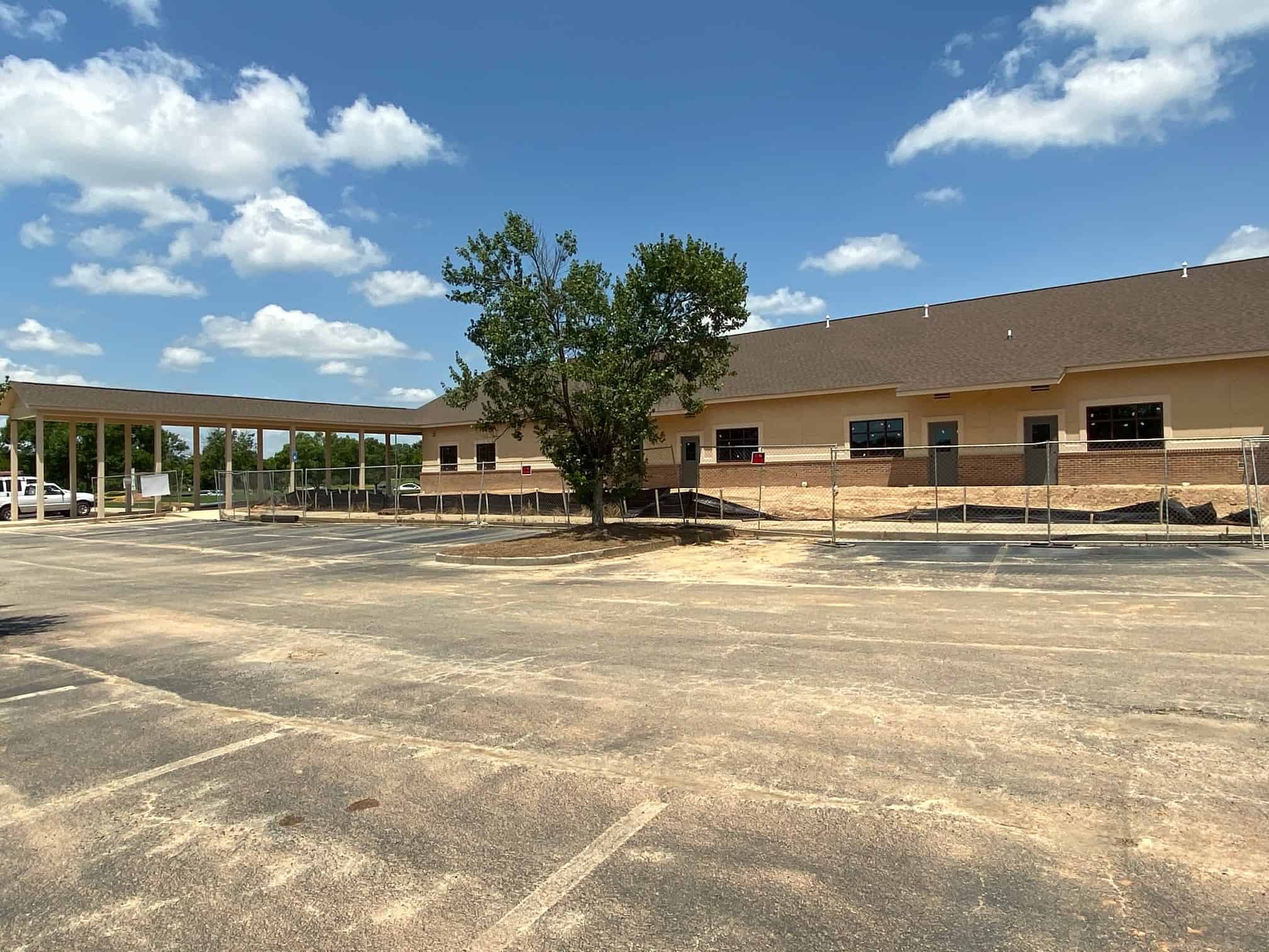 side and parking lot2